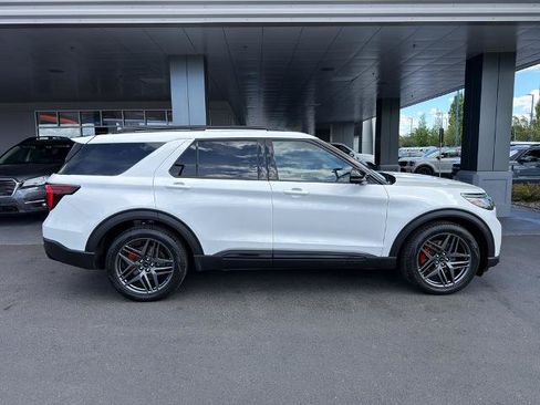 Certified 2025 Ford Explorer ST AWD/4WD image 7