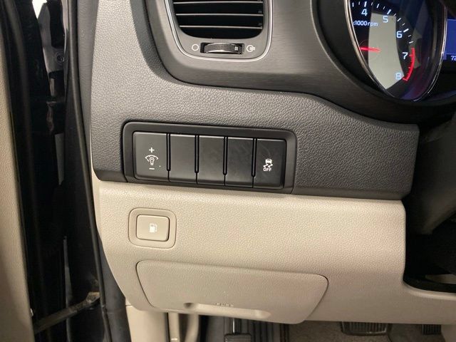 Used 2019 Kia Sedona LX FWD image 16