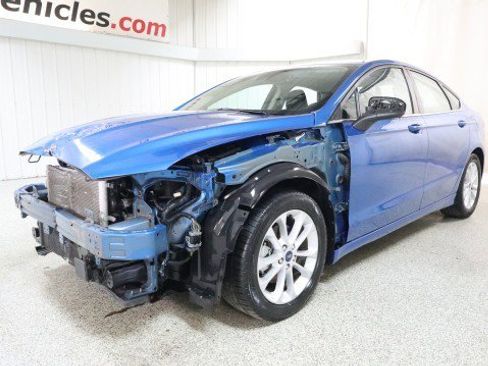 Used 2020 Ford Fusion SE image 2