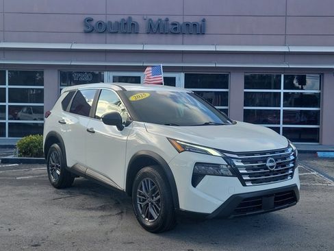 Used 2025 Nissan Rogue S image 1