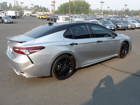 Used 2021 Toyota Camry XSE FWD image 5
