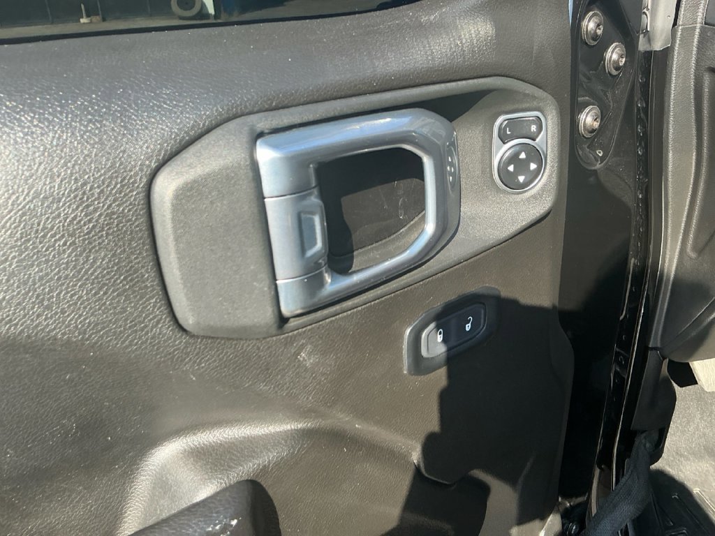 Used 2024 Jeep Gladiator Mojave AWD/4WD image 16