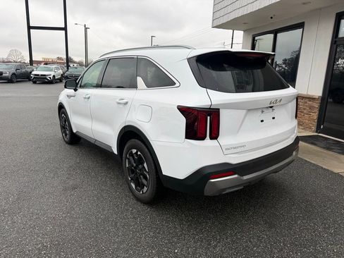 Used 2025 Kia Sorento S w/ Panoramic Sunroof Package image 6