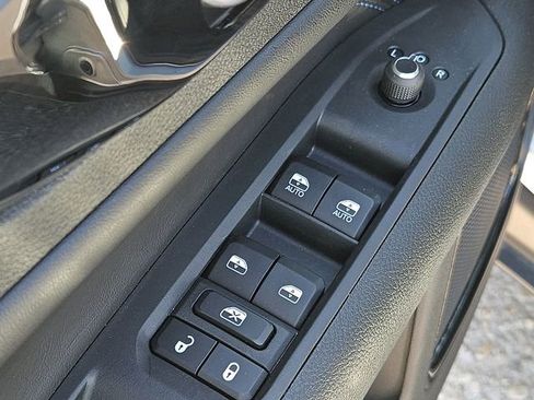 New 2026 Jeep Compass Latitude image 13