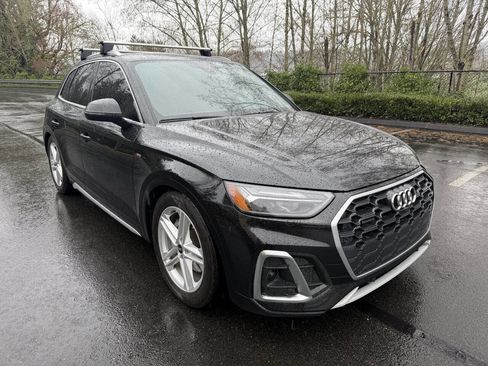 Used 2021 Audi Q5 e Premium Plus w/ Premium Plus Package image 3