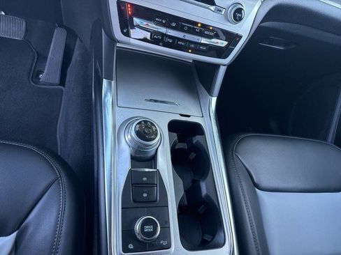 Used 2022 Ford Explorer XLT w/ Equipment Group 202A image 22