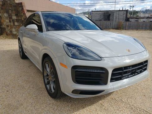 Used 2022 Porsche Cayenne GTS image 2