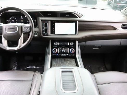 Used 2023 GMC Yukon Denali image 13