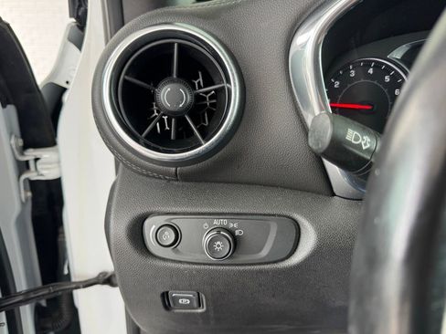 Used 2020 Chevrolet Blazer LT FWD image 38