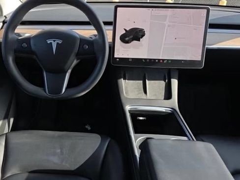 Used 2025 Tesla Model Y Long Range AWD/4WD image 3