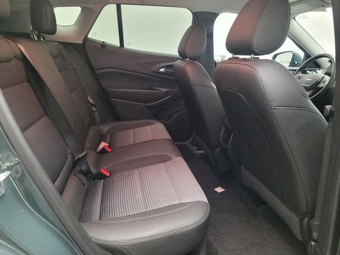 Used 2025 Chevrolet Trax LT w/ LT Convenience Package FWD image 19