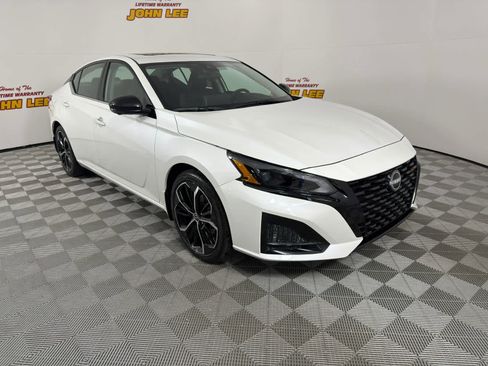 New 2026 Nissan Altima 2.5 SR w/ SR Premium Package FWD image 8