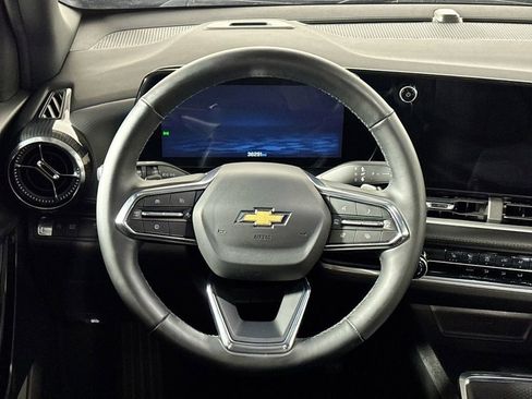 Used 2025 Chevrolet Equinox LT FWD image 13