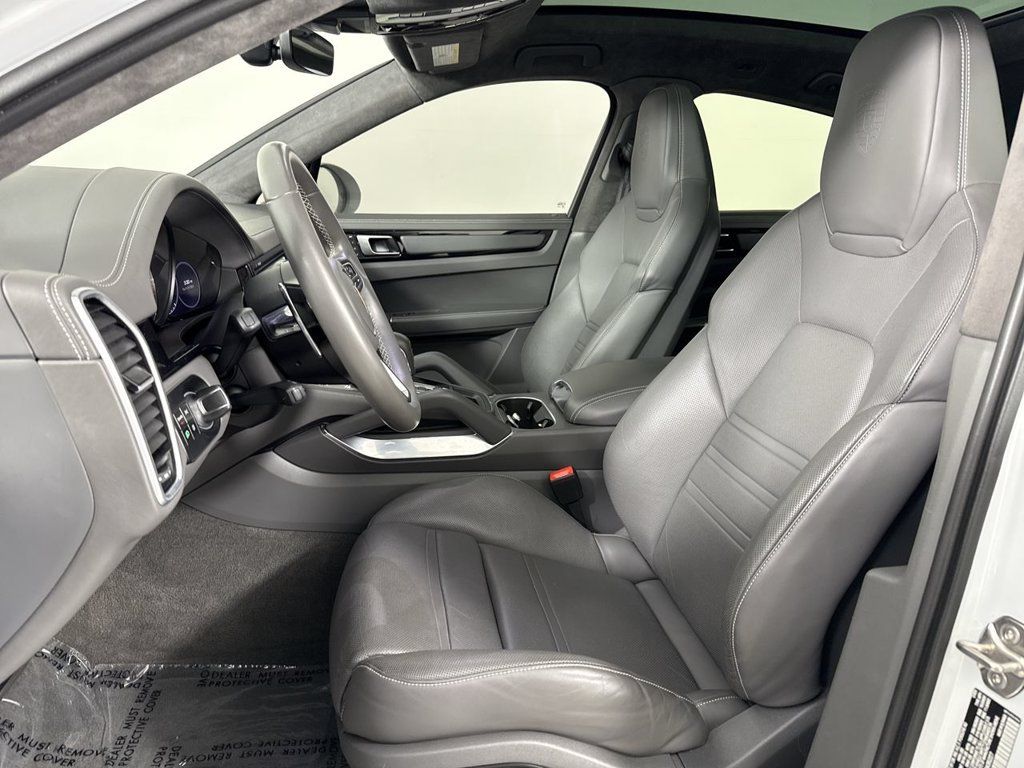 Certified 2023 Porsche Cayenne Turbo w/ Assistance Package AWD/4WD image 5