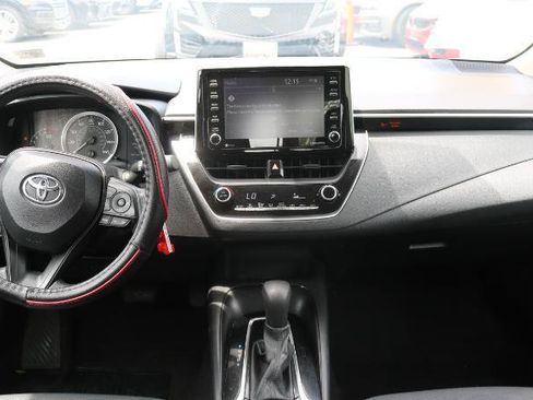 Used 2021 Toyota Corolla LE FWD image 18