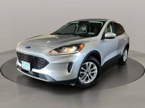 Used 2020 Ford Escape SE FWD image 1