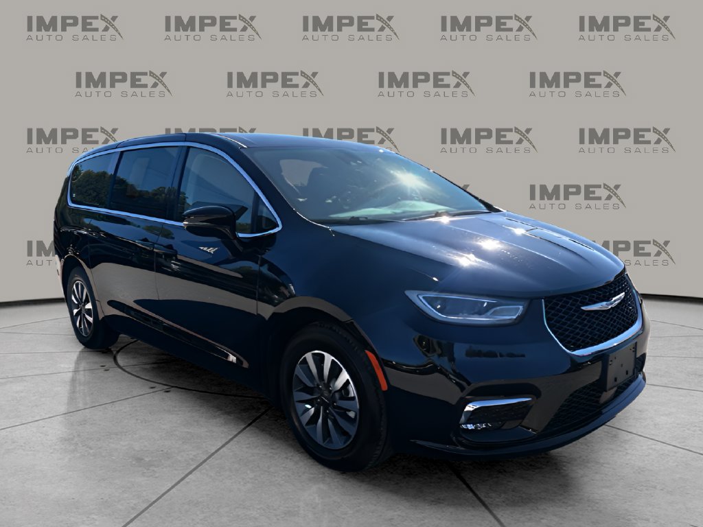 Used 2024 Chrysler Pacifica Limited FWD image 7