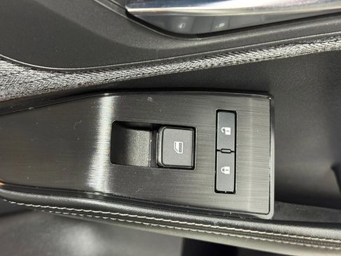 Used 2023 Nissan Rogue SV image 23