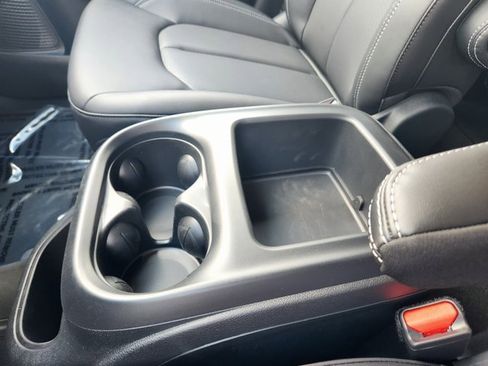 New 2026 Chrysler Pacifica Select w/ S Appearance Package image 18