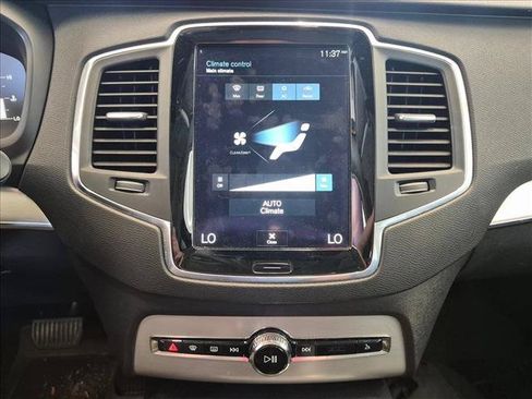 Used 2017 Volvo XC90 T5 Momentum w/ Vision Package FWD image 12