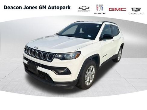 Used 2024 Jeep Compass Latitude AWD/4WD image 1