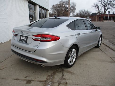 Used 2018 Ford Fusion SE w/ Fusion SE Technology Package image 7