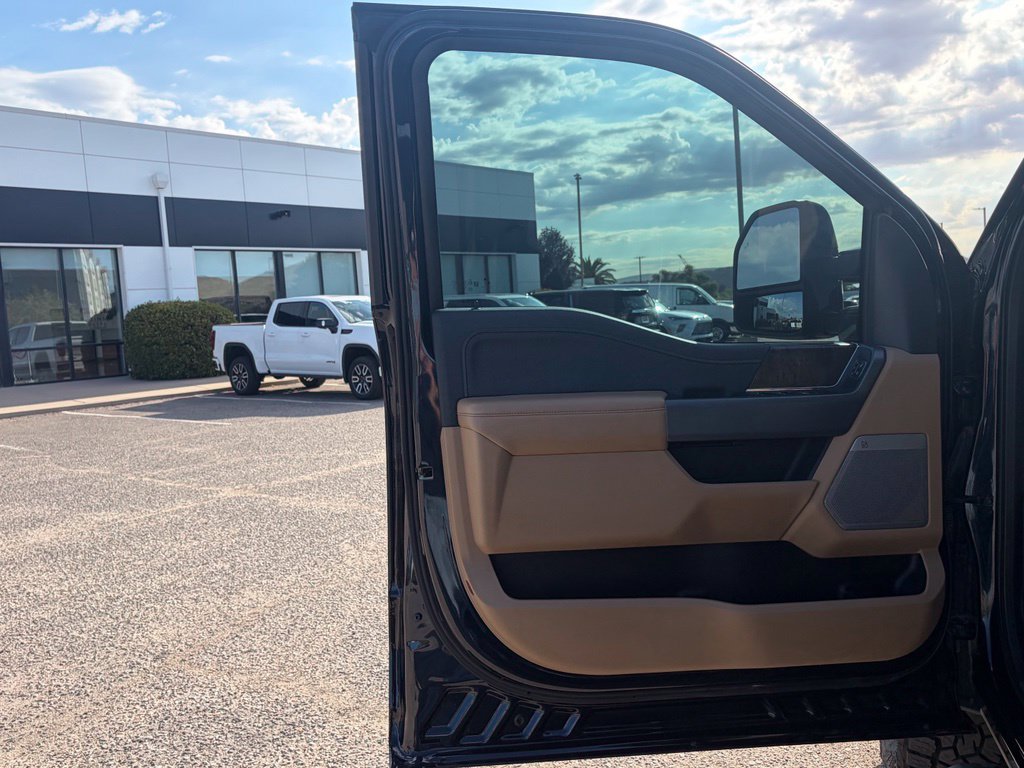 Used 2024 Ford F250 Lariat w/ Lariat Ultimate Package AWD/4WD image 12