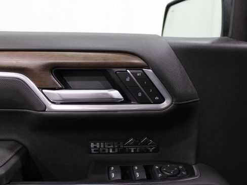 Used 2025 Chevrolet Silverado 1500 High Country image 8
