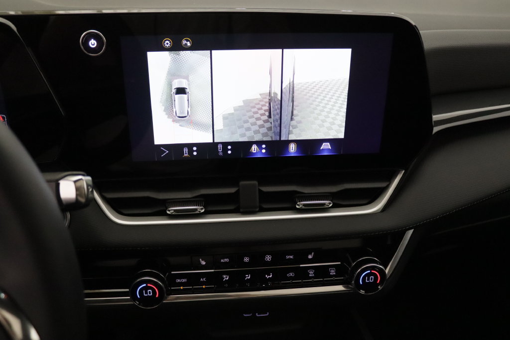 Used 2025 Chevrolet Equinox LT w/ Convenience Package II FWD image 32
