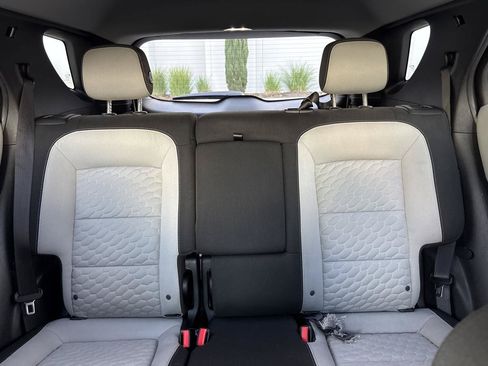 Used 2018 Chevrolet Equinox LT FWD image 25
