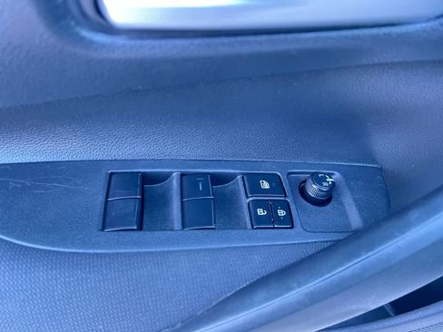 Used 2020 Toyota Corolla LE image 13