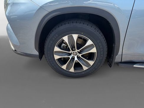 Used 2022 Toyota Highlander XLE FWD image 14