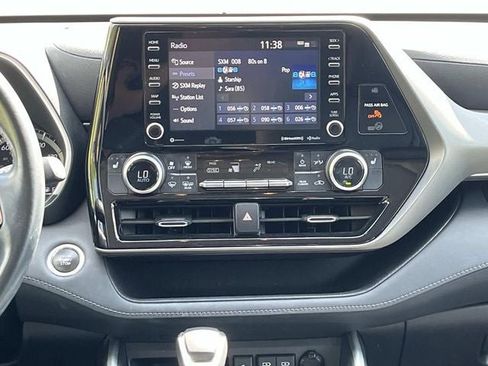 Used 2021 Toyota Highlander XLE image 15