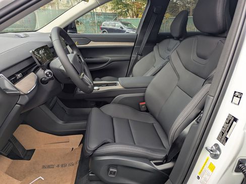 New 2025 Volvo EX90 Ultra w/ Protection Package Premier image 8