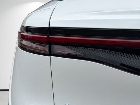 Used 2023 Toyota Crown Limited image 10