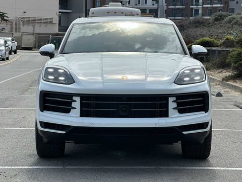 Used 2025 Porsche Cayenne image 11