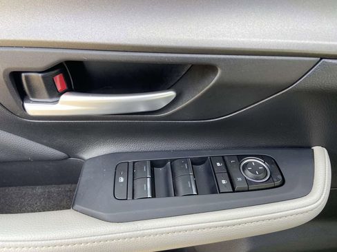 Used 2025 Toyota Grand Highlander LE image 16