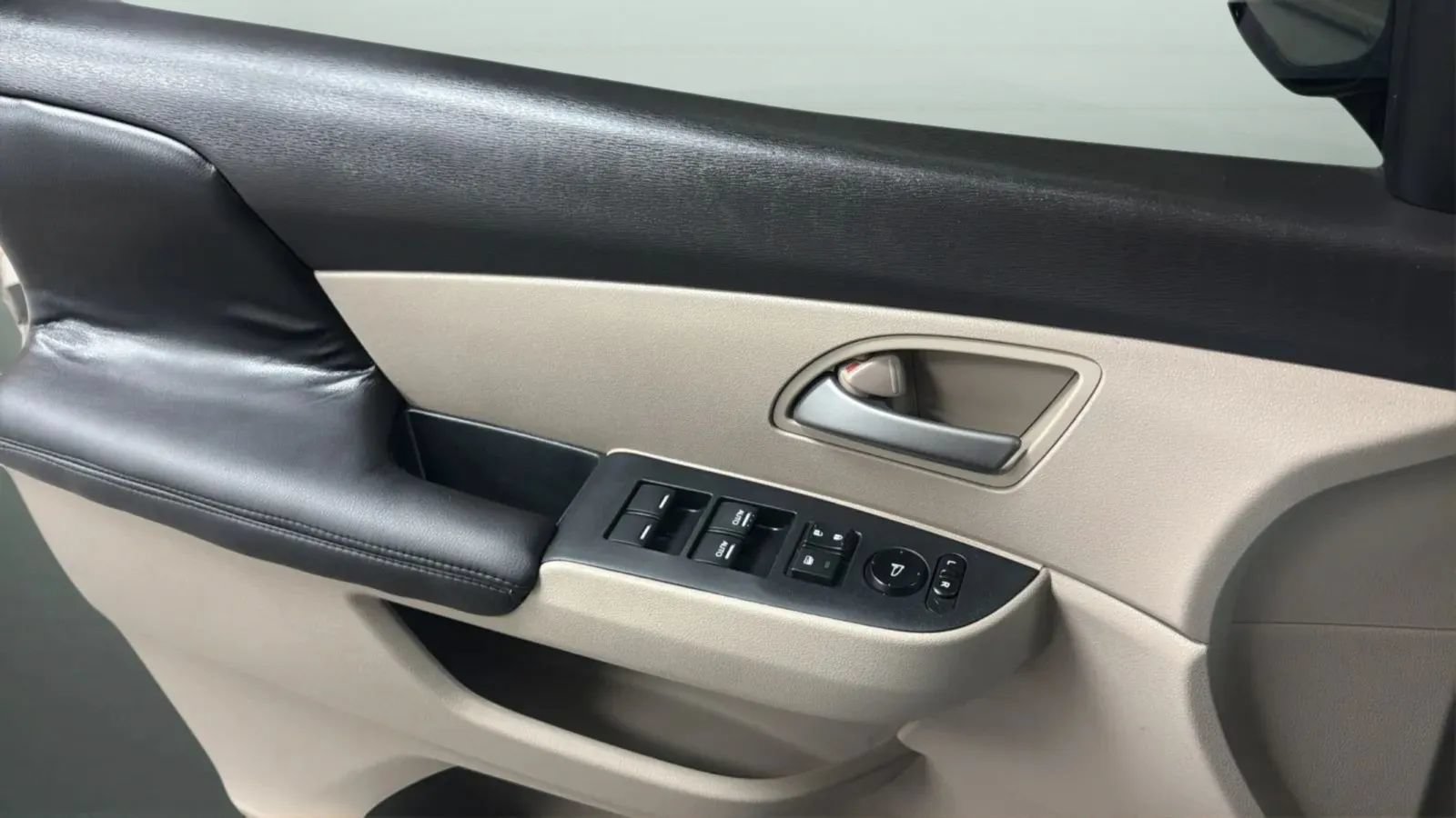 Used 2012 Honda Odyssey EX-L image 16