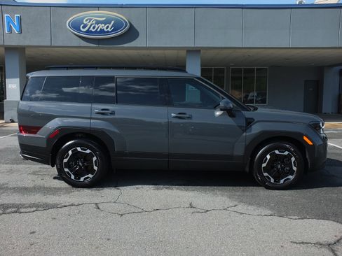 Used 2025 Hyundai Santa Fe SEL image 2