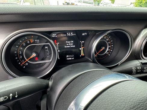 Used 2020 Jeep Wrangler Unlimited Sahara AWD/4WD image 13