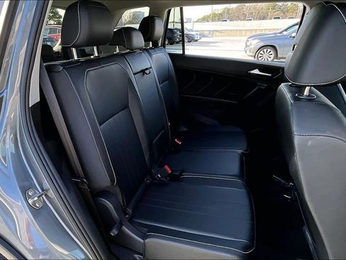 Used 2023 Volkswagen Tiguan SE w/ Panoramic Sunroof Package image 20