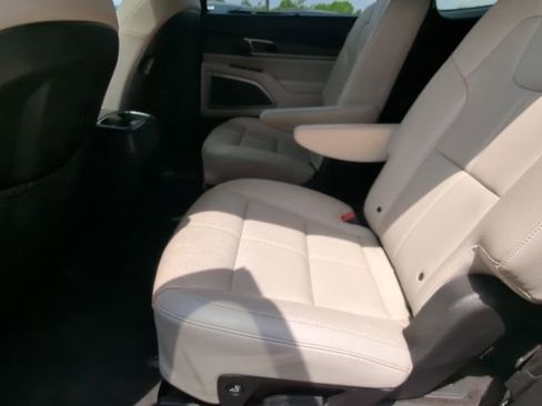 Used 2023 Kia Telluride EX w/ EX Captain's Chair Package AWD/4WD image 25