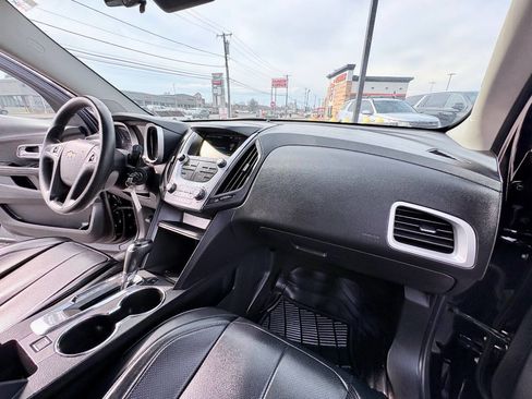 Used 2017 Chevrolet Equinox LS image 37