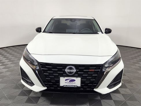 Used 2023 Nissan Altima 2.5 SR w/ SR Premium Package image 8