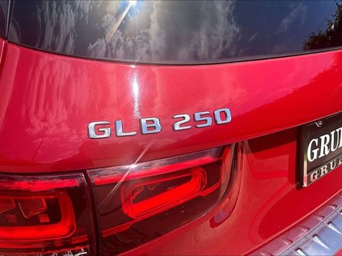 Used 2021 Mercedes-Benz GLB 250 4MATIC image 45
