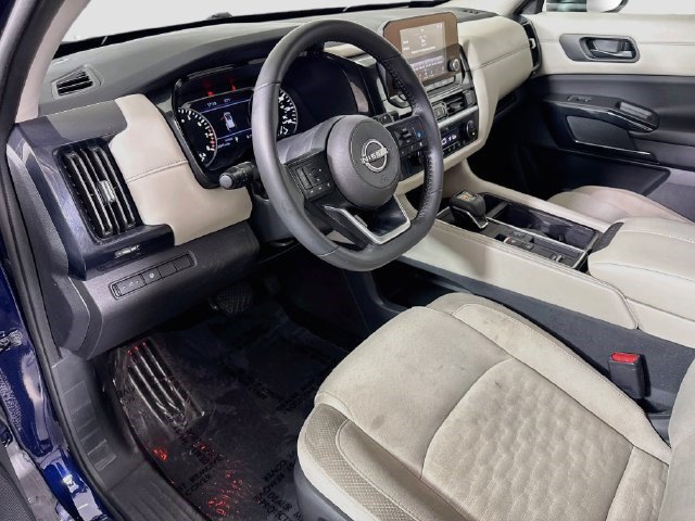 Used 2024 Nissan Pathfinder SV w/ Lighting Package (N92) FWD image 22