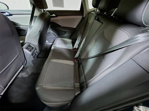 Used 2024 Volkswagen Taos SE image 23