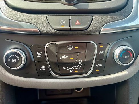 Used 2023 Chevrolet Equinox LS AWD/4WD image 14