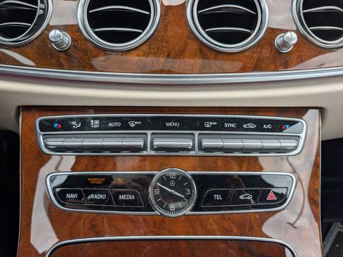Used 2019 Mercedes-Benz E 300 4MATIC image 18