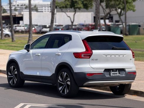 Used 2023 Volvo XC40 B4 Plus w/ Driver Assist Package FWD image 3